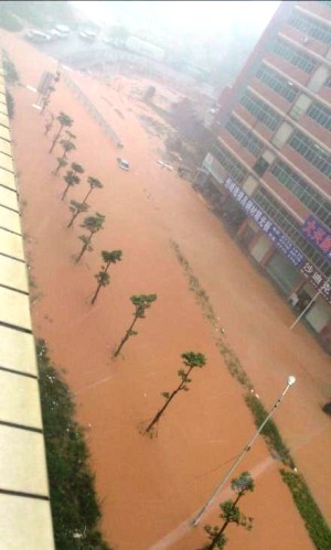 shenzhen flooding rain rainstorm guangdong blocked roads