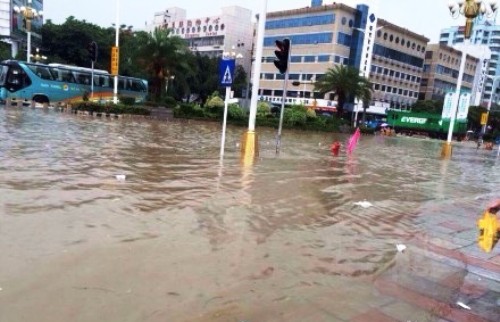 shenzhen flooding rain rainstorm guangdong blocked roads