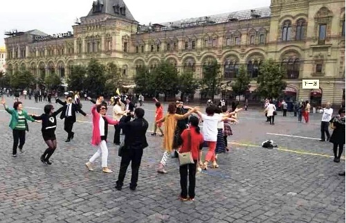 moscow red square dancing grannies 