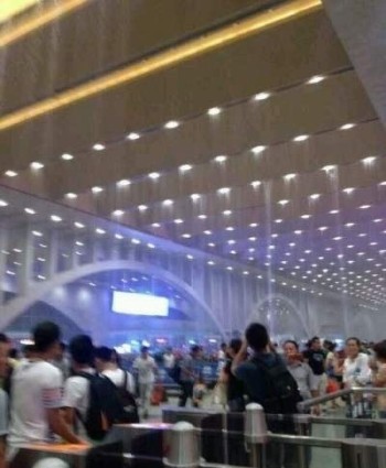 shijiazhuang train station leaky roof 01