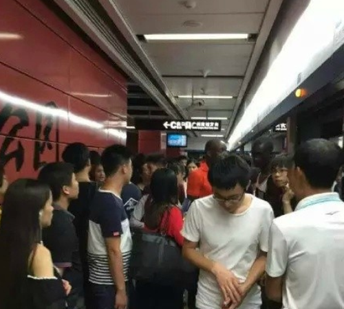 guangzhou metro line 2 fainting