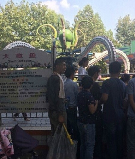 octopus ride wuhan amusement park accident