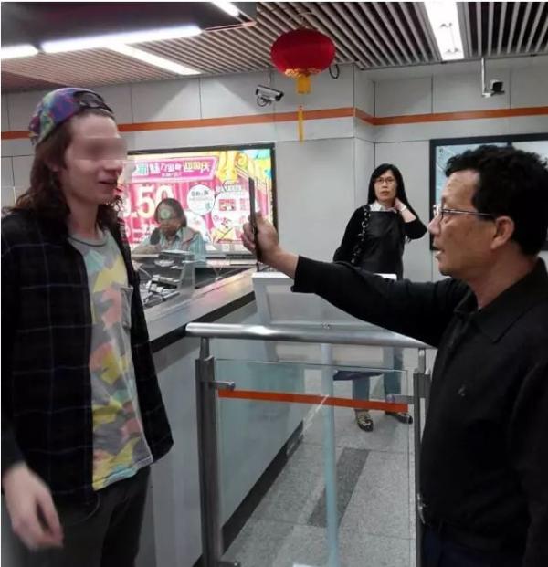 fare evading laowai shanghai metro